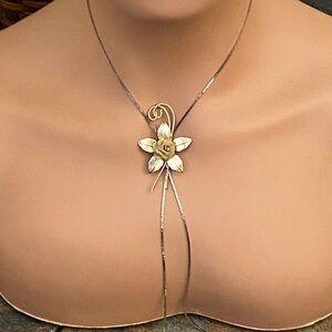 O20: WOW Adjustable slide up to 28” Lariat necklace- Flower w/ mesh Rose 2 tone
